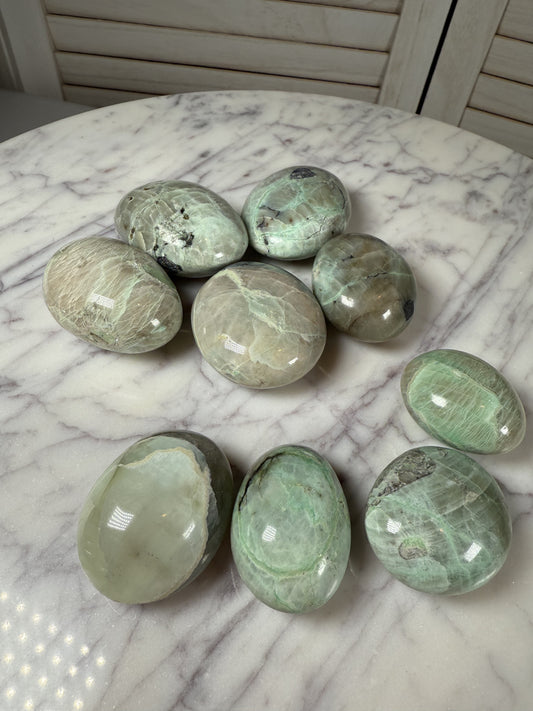 Garnierite Palm Stone